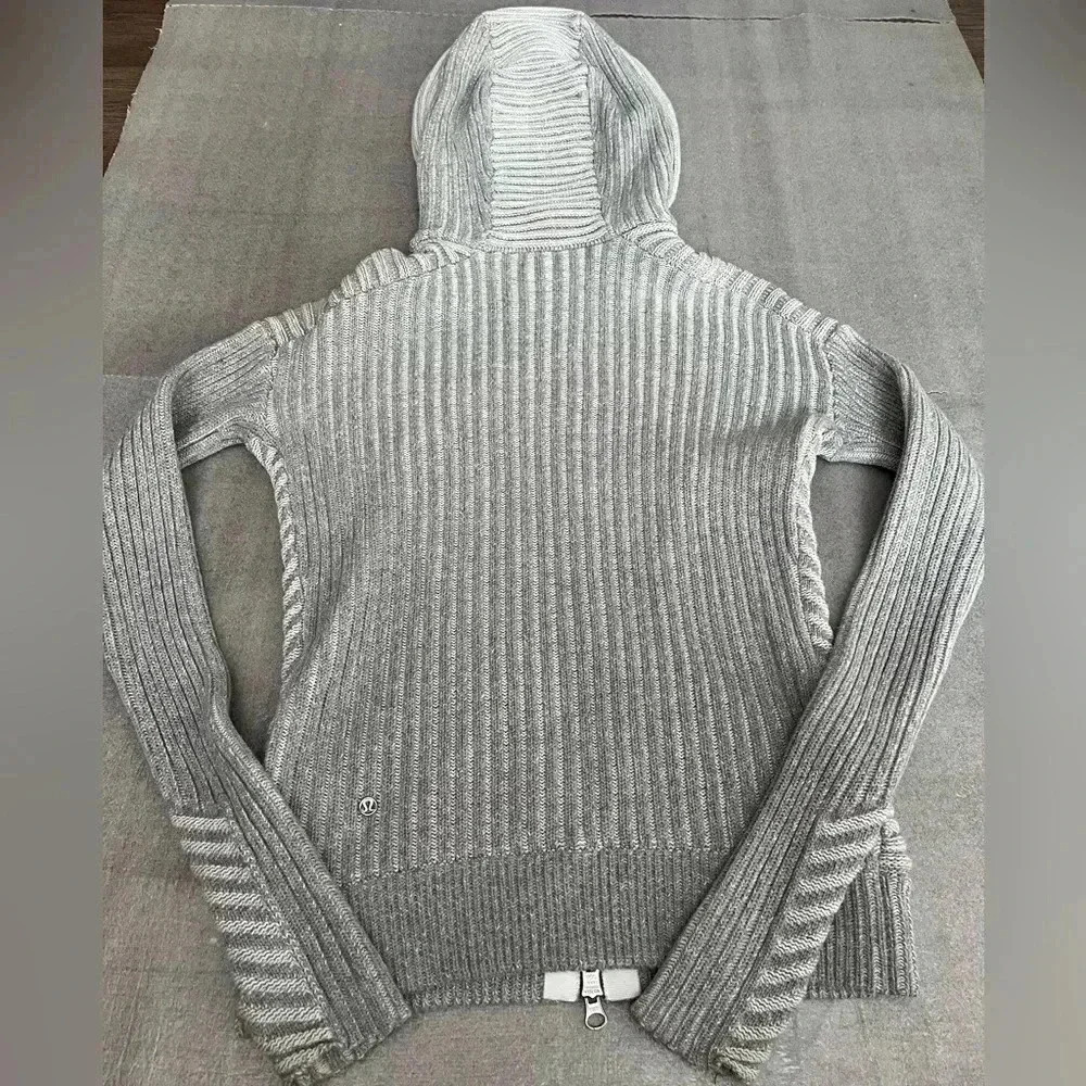 [4/6] Lululemon Embrace Hoodie Knit Heathered  Medium Grey / White - Picture 9 of 12